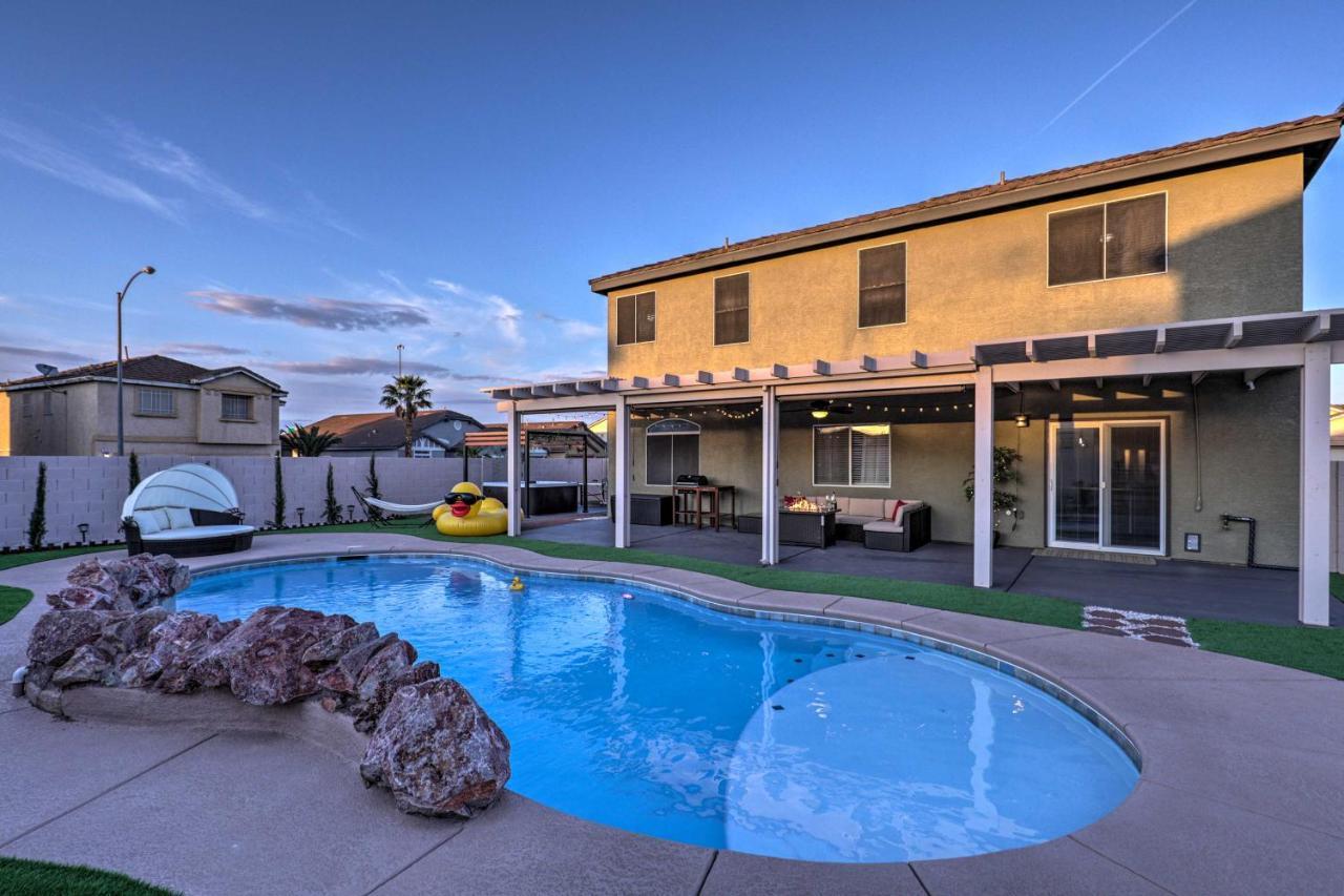 Luxurious Vegas Digs Hot Tub, Bbq, Cabana And More! Сasa de vacaciones