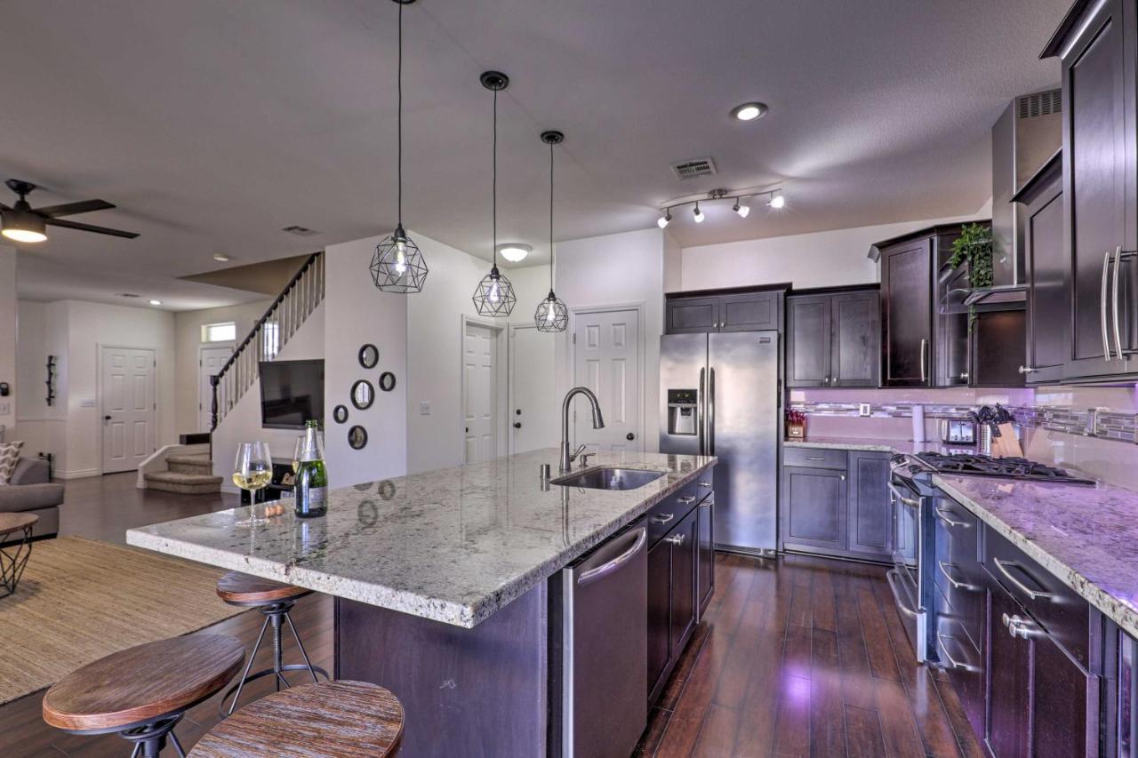 Luxurious Vegas Digs Hot Tub, Bbq, Cabana And More! Сasa de vacaciones
