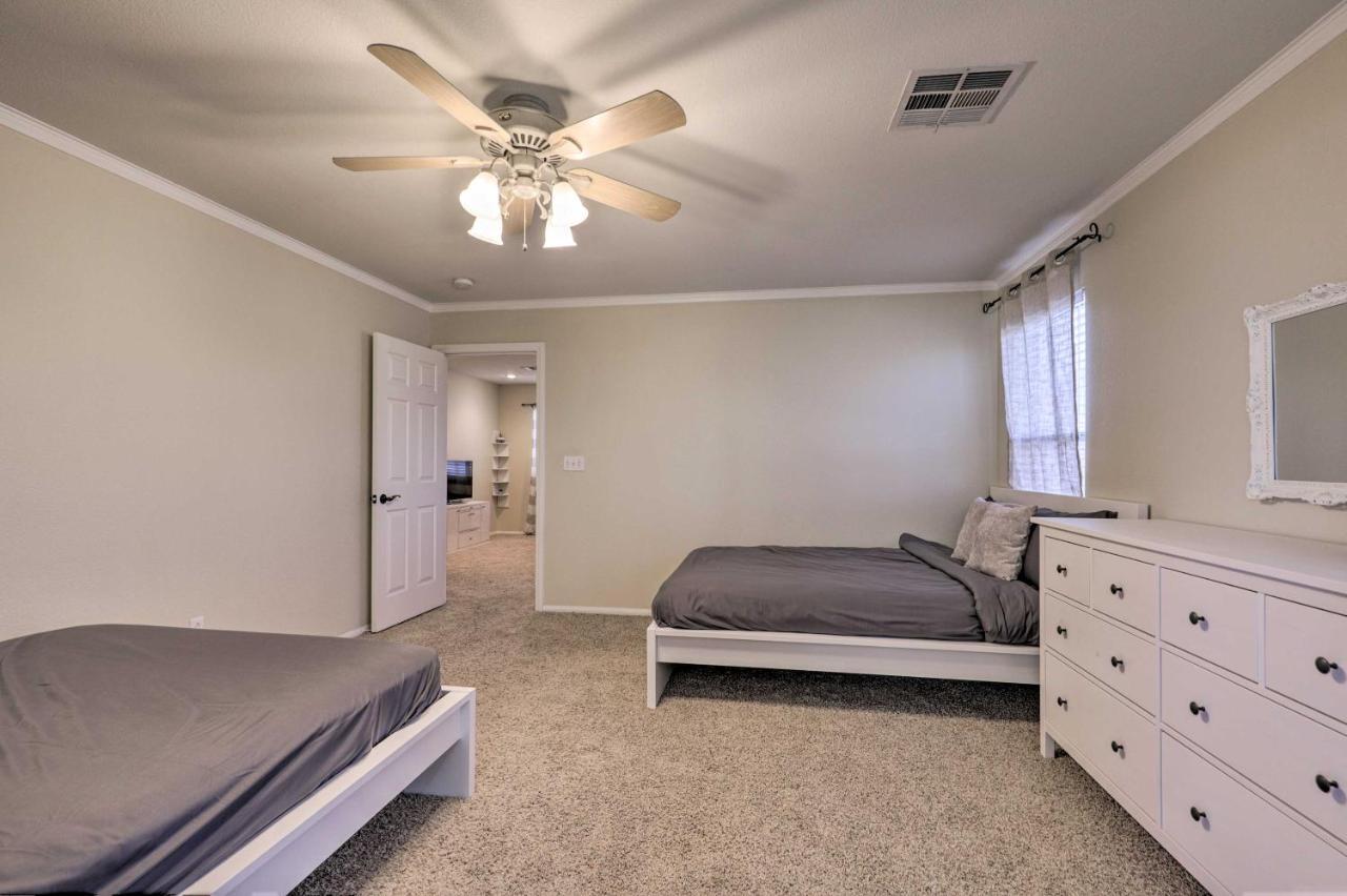 Luxurious Vegas Digs Hot Tub, Bbq, Cabana And More! Сasa de vacaciones *
