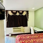 A Fisher\'S Inn Motel