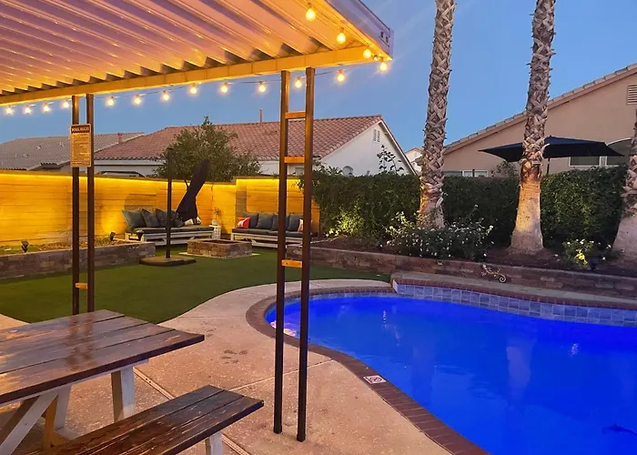 Gorgeous Henderson Home With Pool!