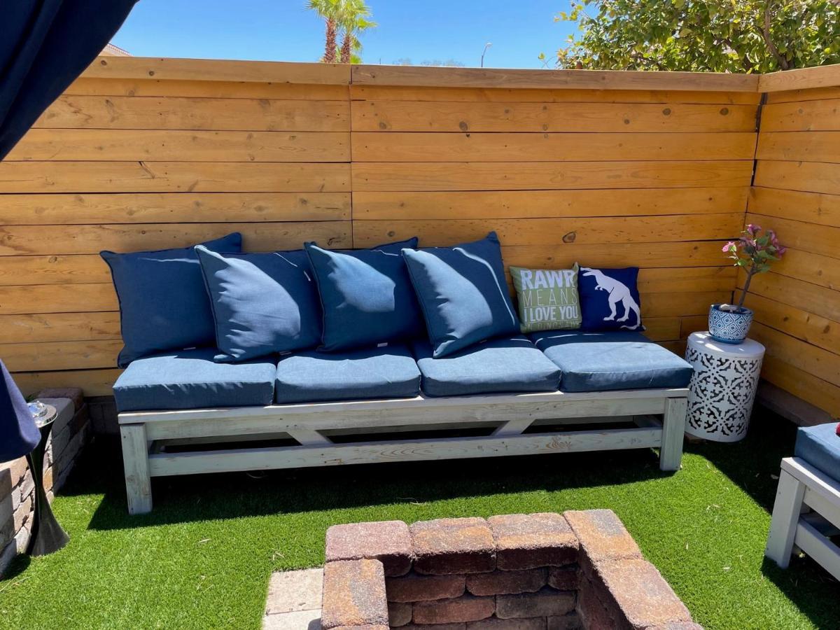 Gorgeous Henderson With Pool!
