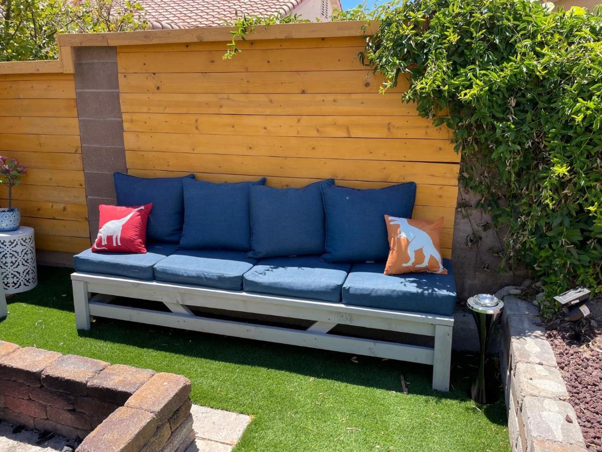 Gorgeous Henderson With Pool!