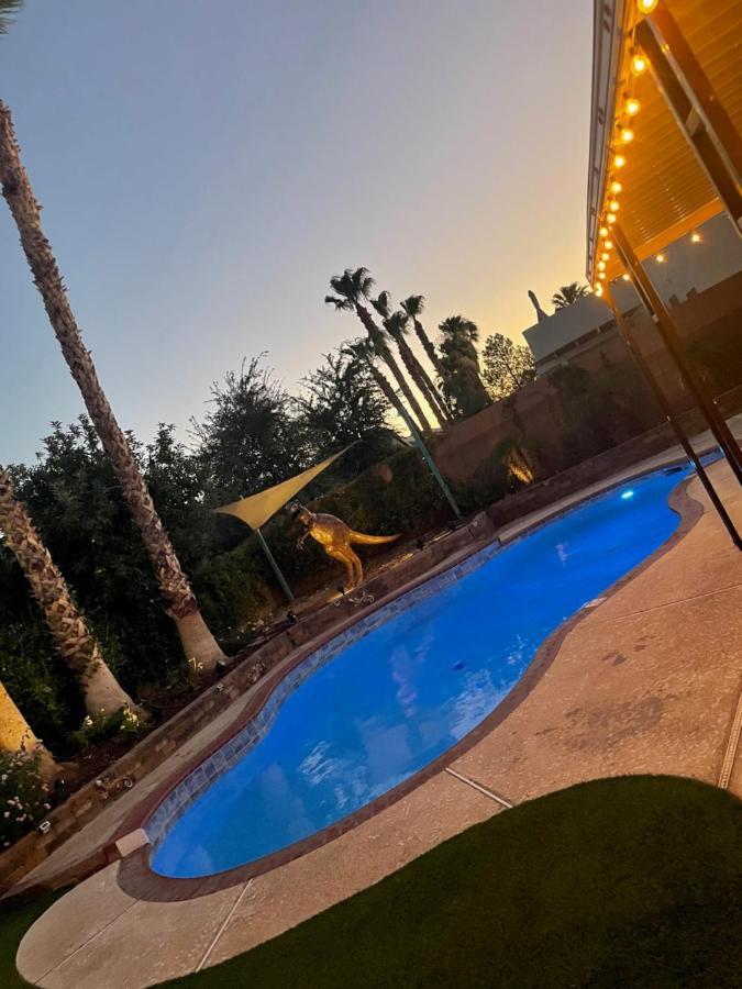Gorgeous Henderson With Pool!