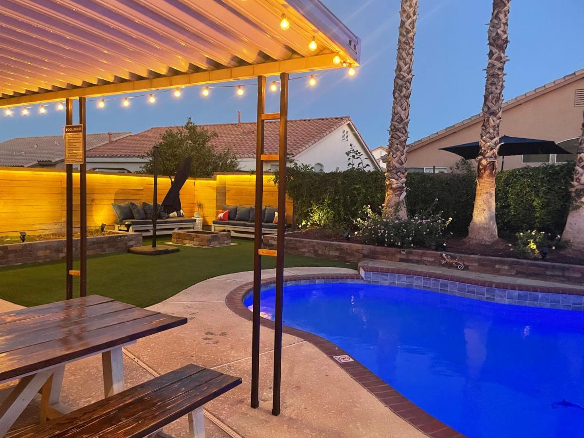 Gorgeous Henderson With Pool! Сasa de vacaciones Las Vegas