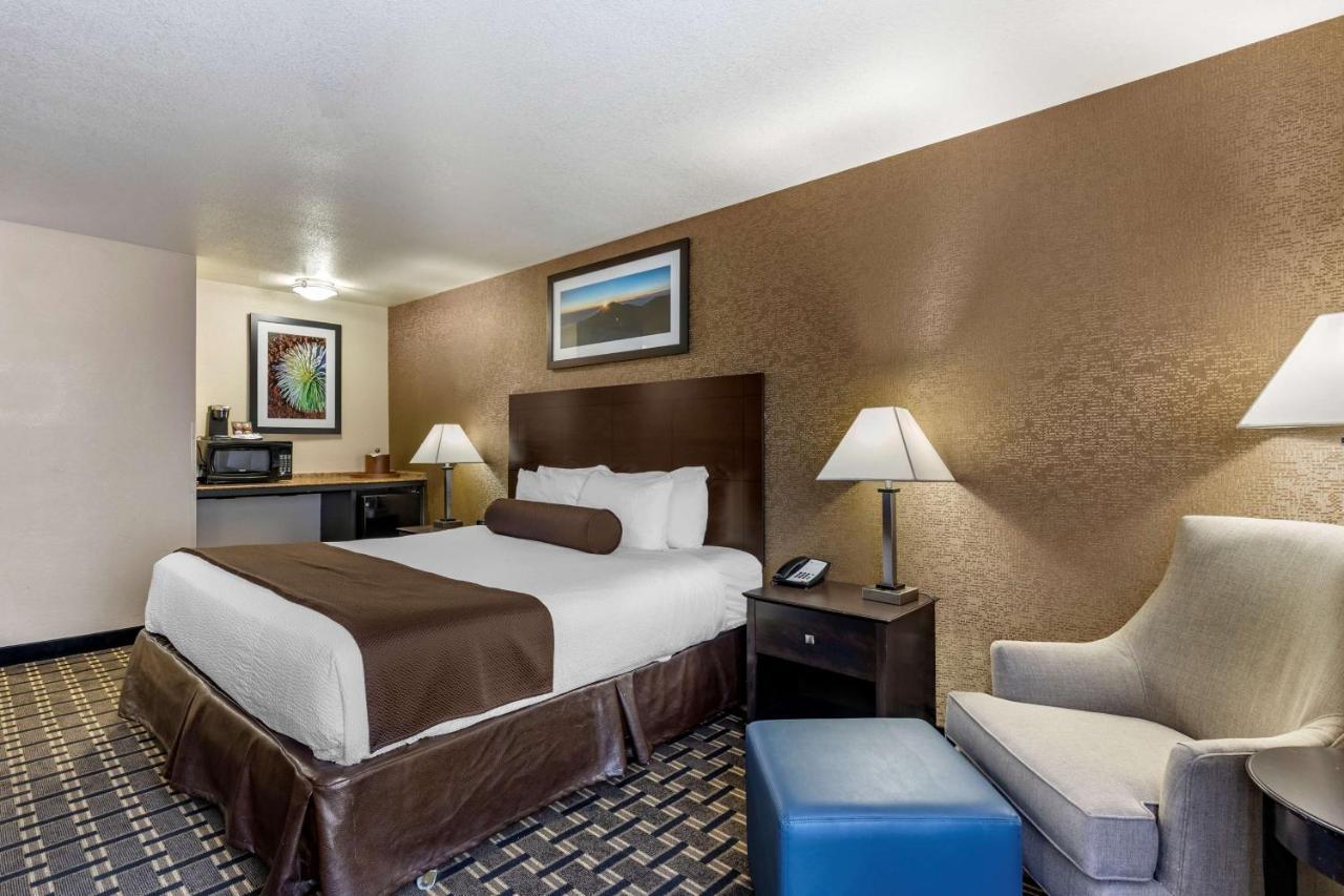 Western Vegas West Hotel 3*