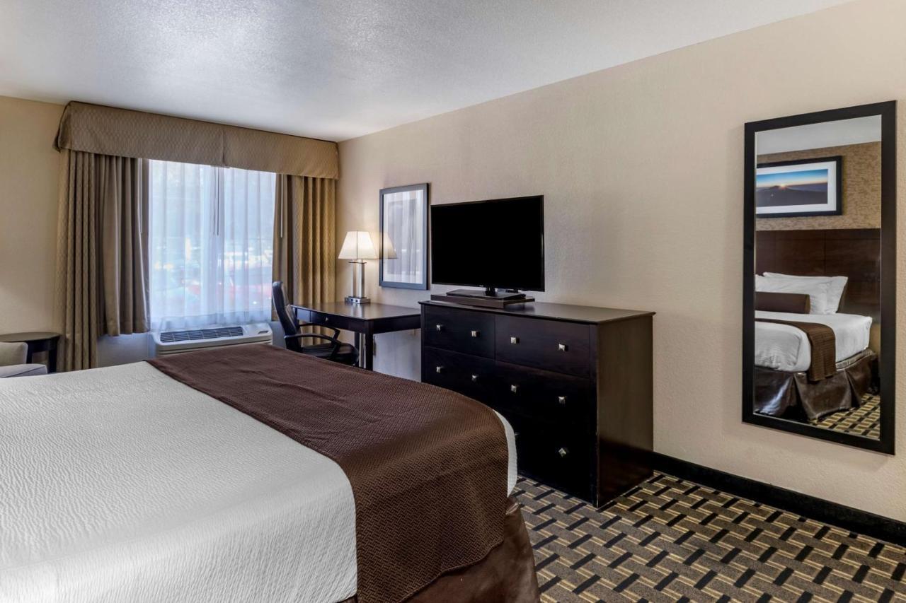 Western Vegas West 3*
