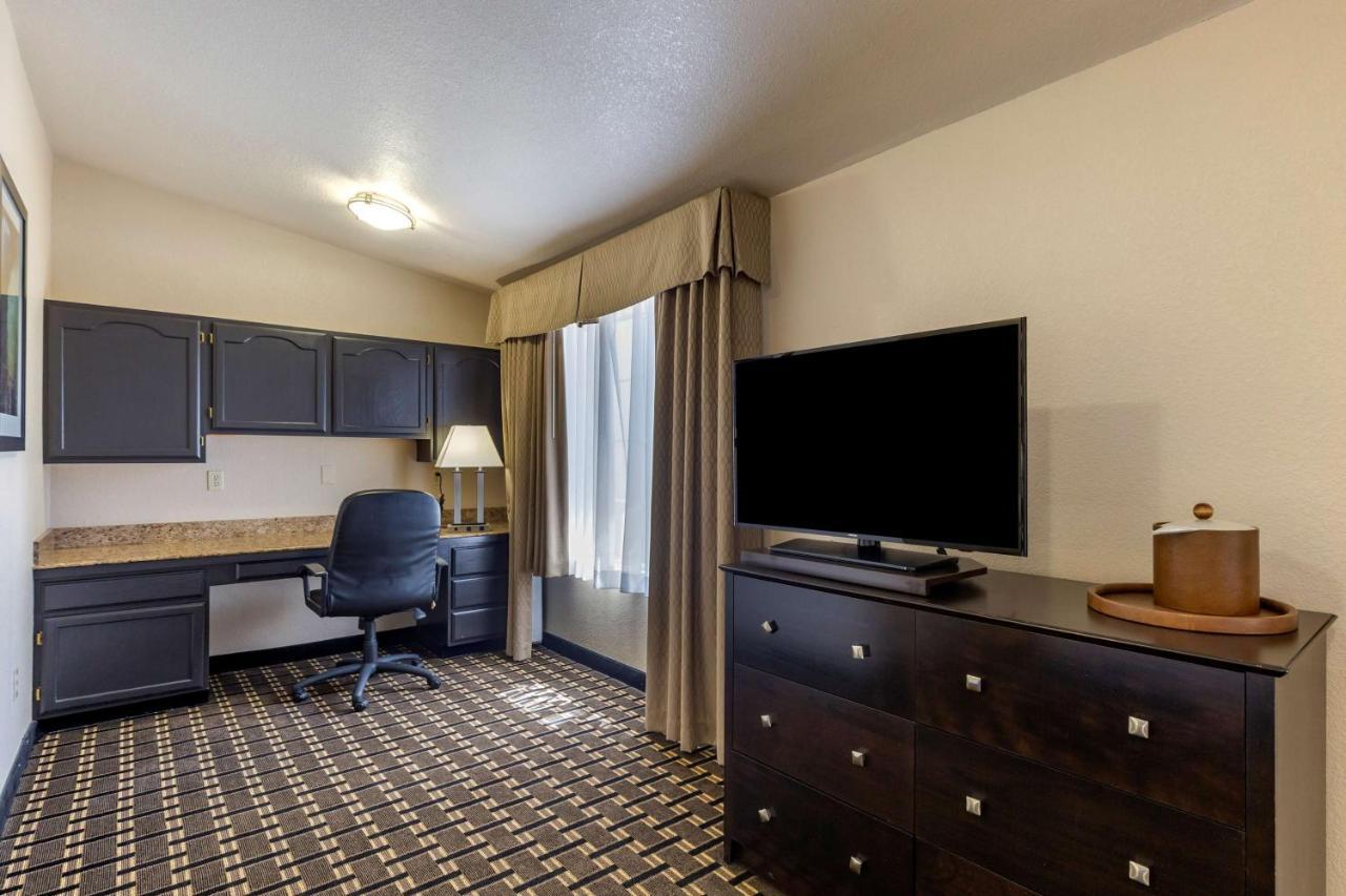Western Vegas West Hotel