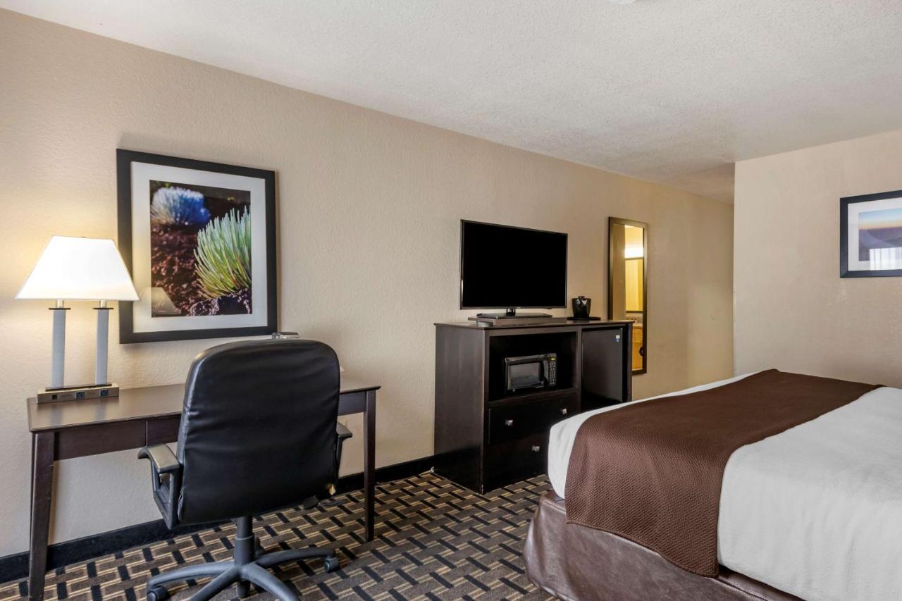Western Vegas West Hotel