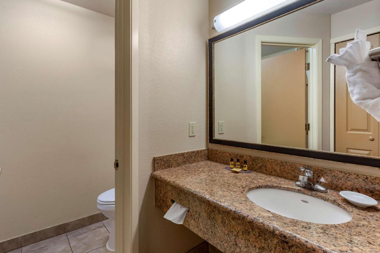 Western Vegas West 3*
