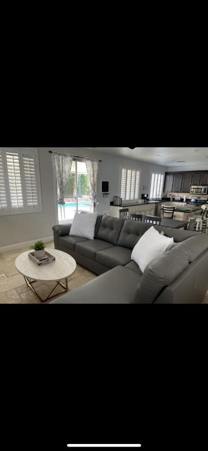 Gorgeous Henderson With Pool! Сasa de vacaciones