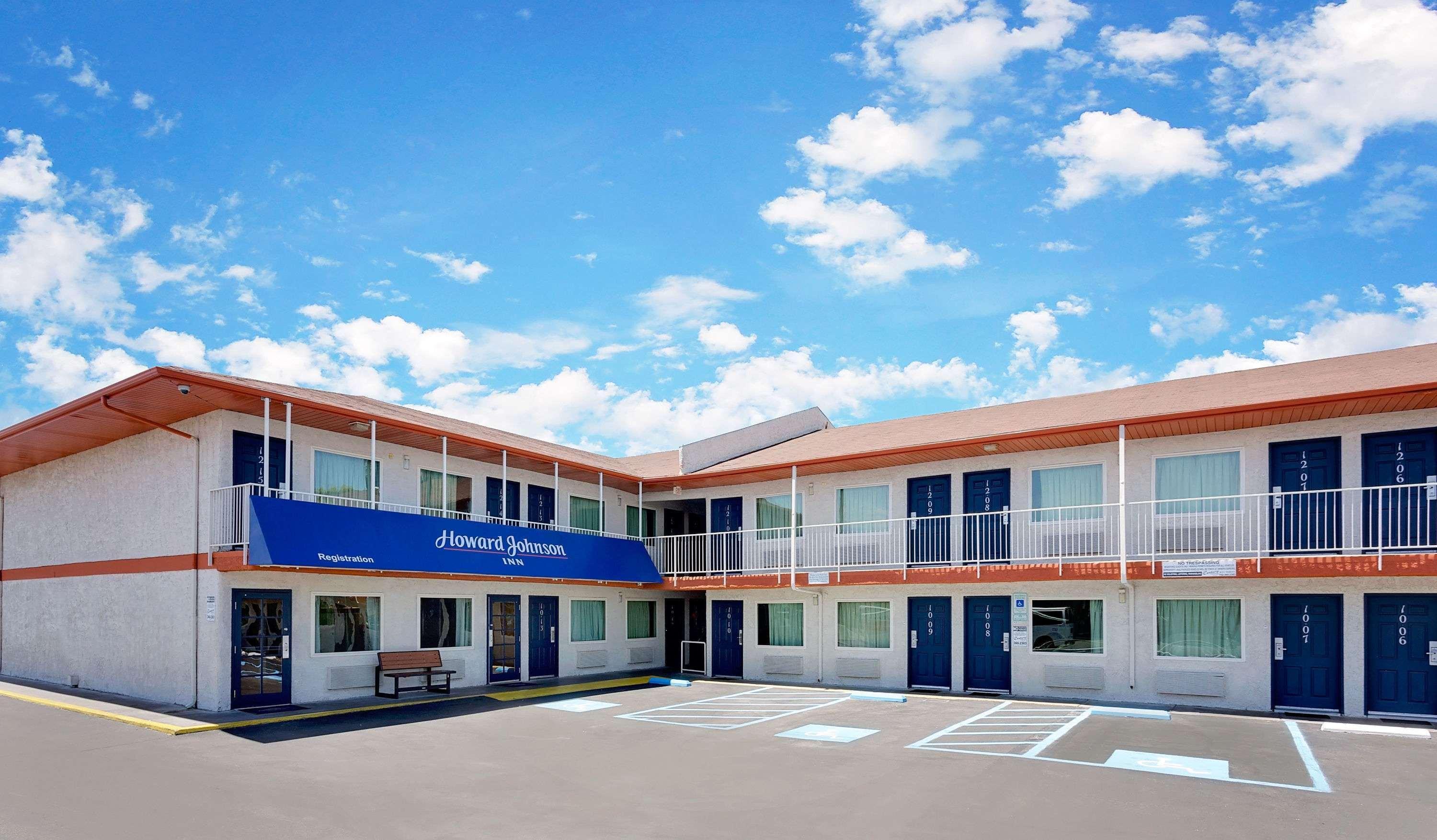 Howard Johnson By Wyndham Vegas Near The Strip 2*