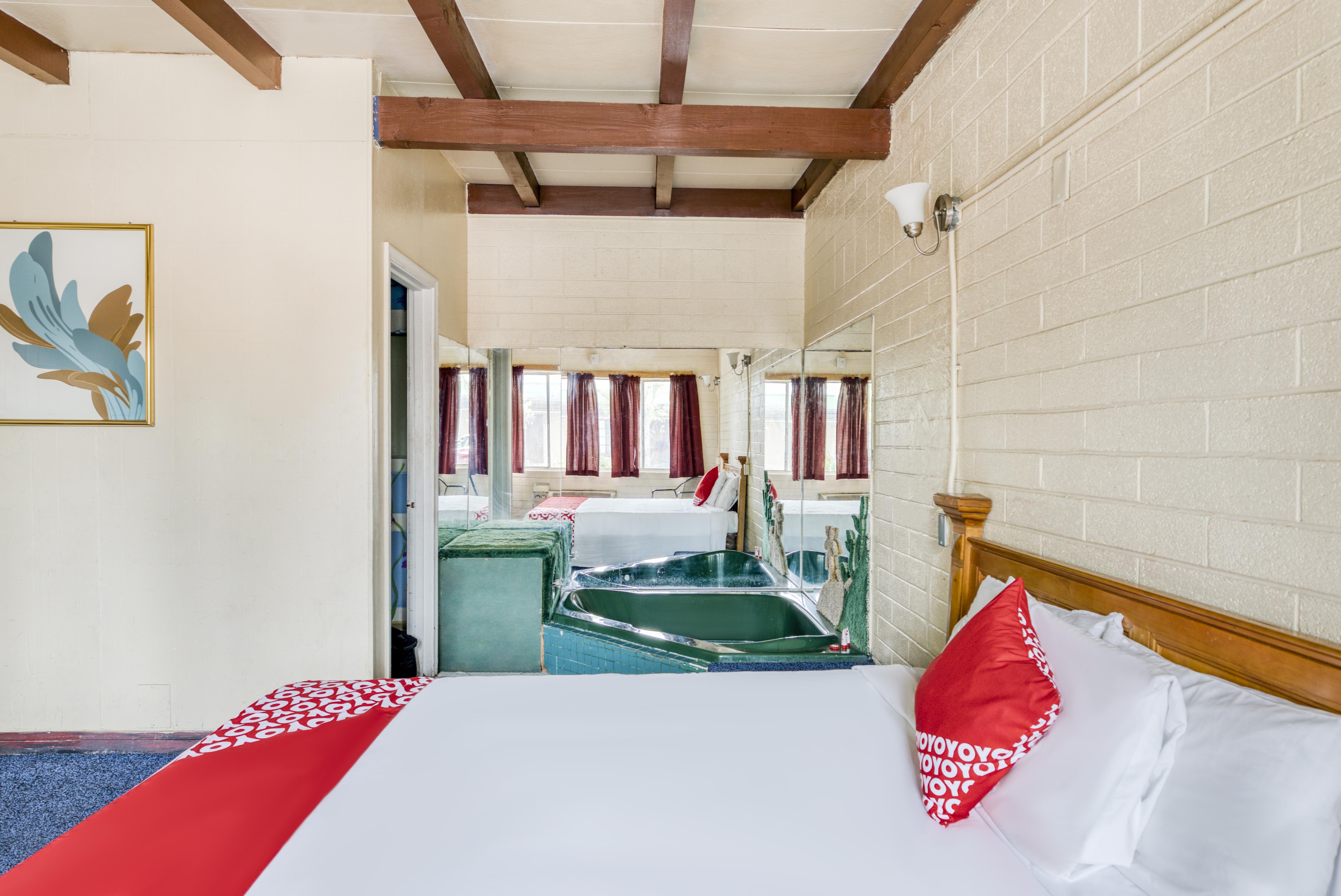 Oyo Oasis Vegas I-15 Hotel 2*