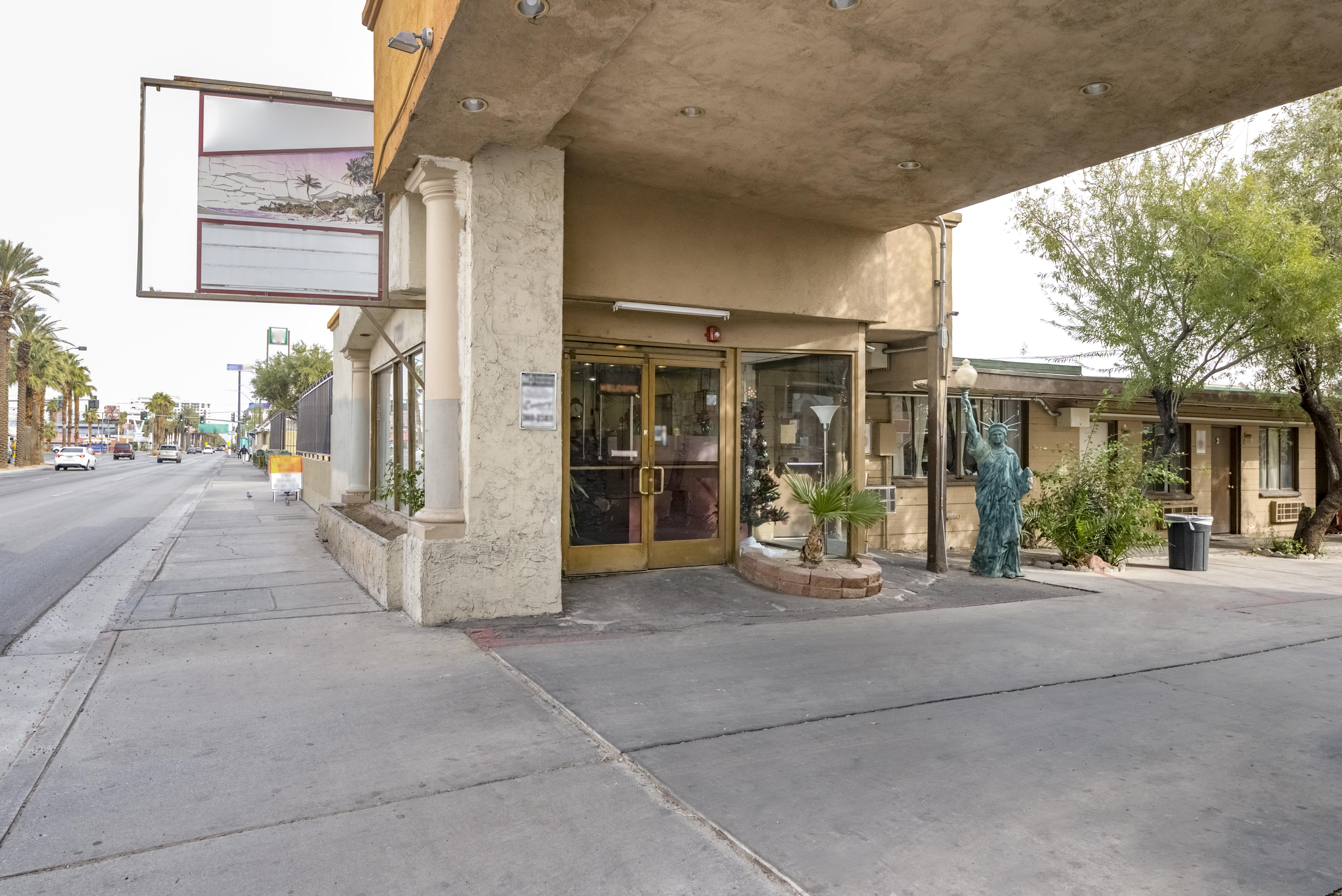Oyo Oasis Vegas I-15 Hotel 2*