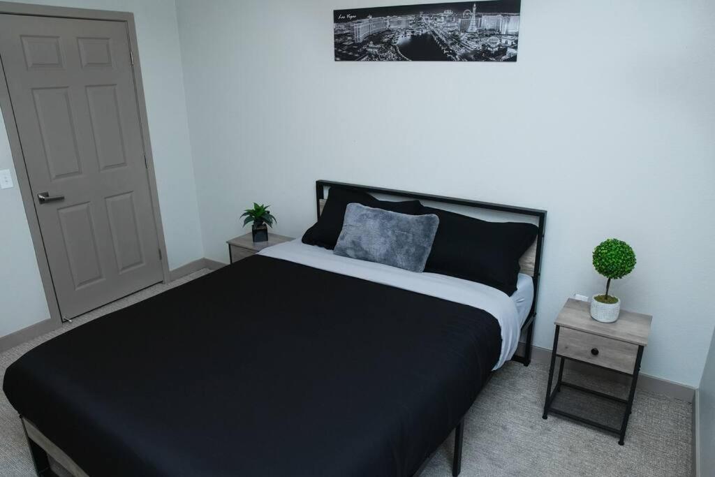 Beautiful Townhome With Garage In Vegas Apartamento *