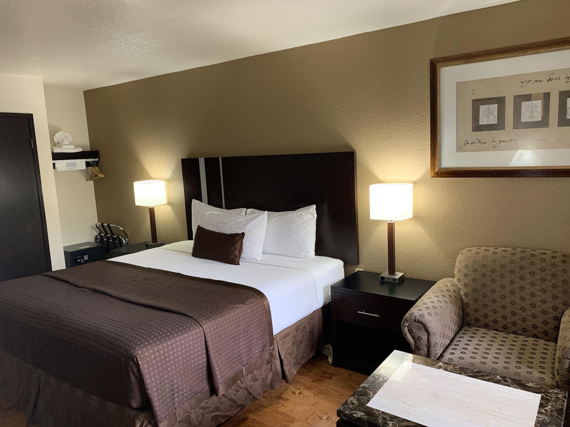 Days By Wyndham Vegas Airport Near The Strip Hotel