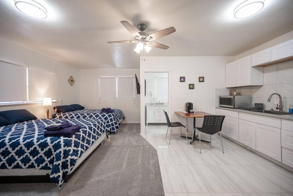 5 Large Studio With Full Kitchen, Laundry And Bath Las Vegas