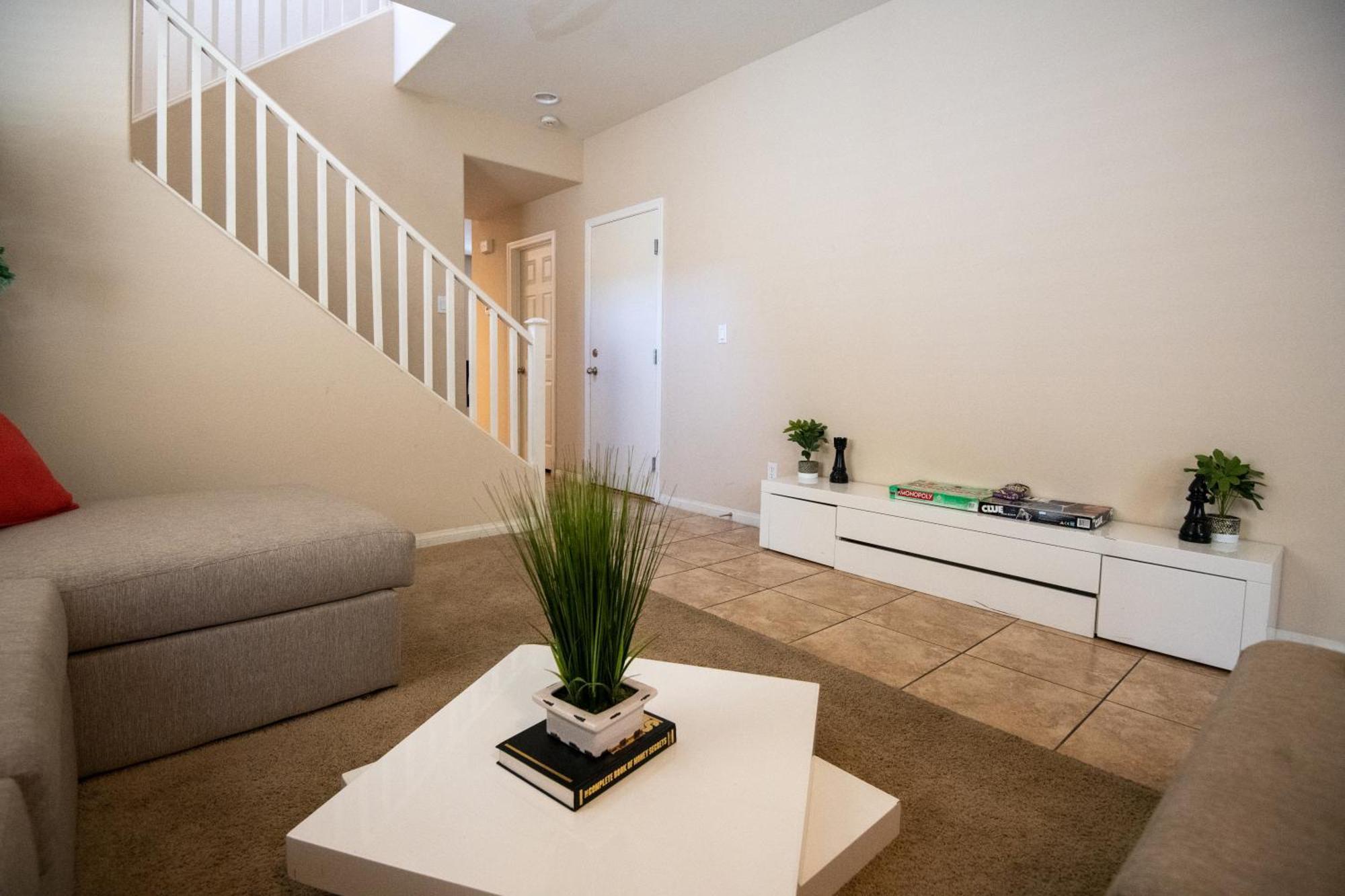 Large 3br King Moments Away From Strip Сasa de vacaciones *