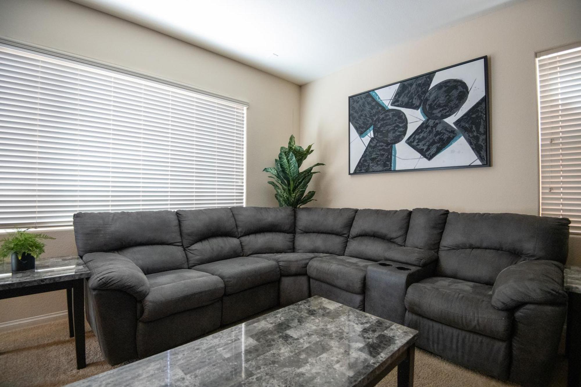 Large 3br King Moments Away From Strip Сasa de vacaciones *