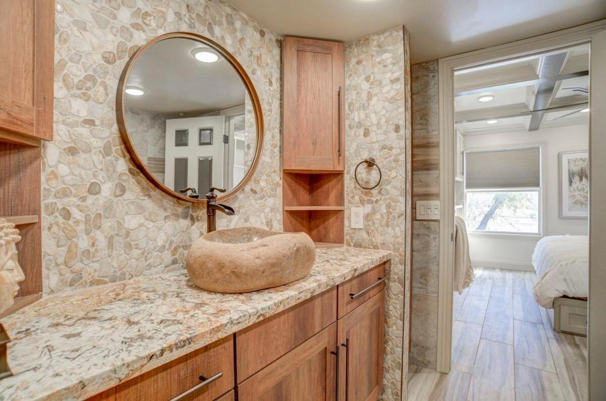 Luxury In Gated Silverado Ranch Community Apartamento