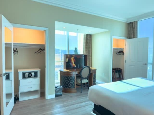 No Fee Penthouse Balcony & Free Valet *