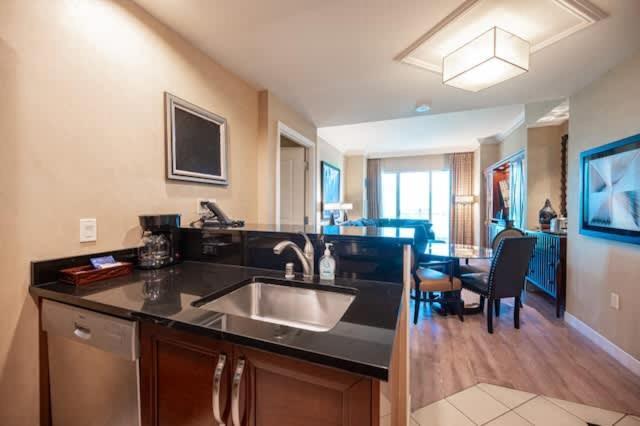 No Fee Penthouse Balcony & Free Valet * Las Vegas