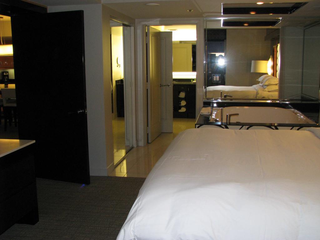 At Elara Vegas Strip-no Fees Las Vegas