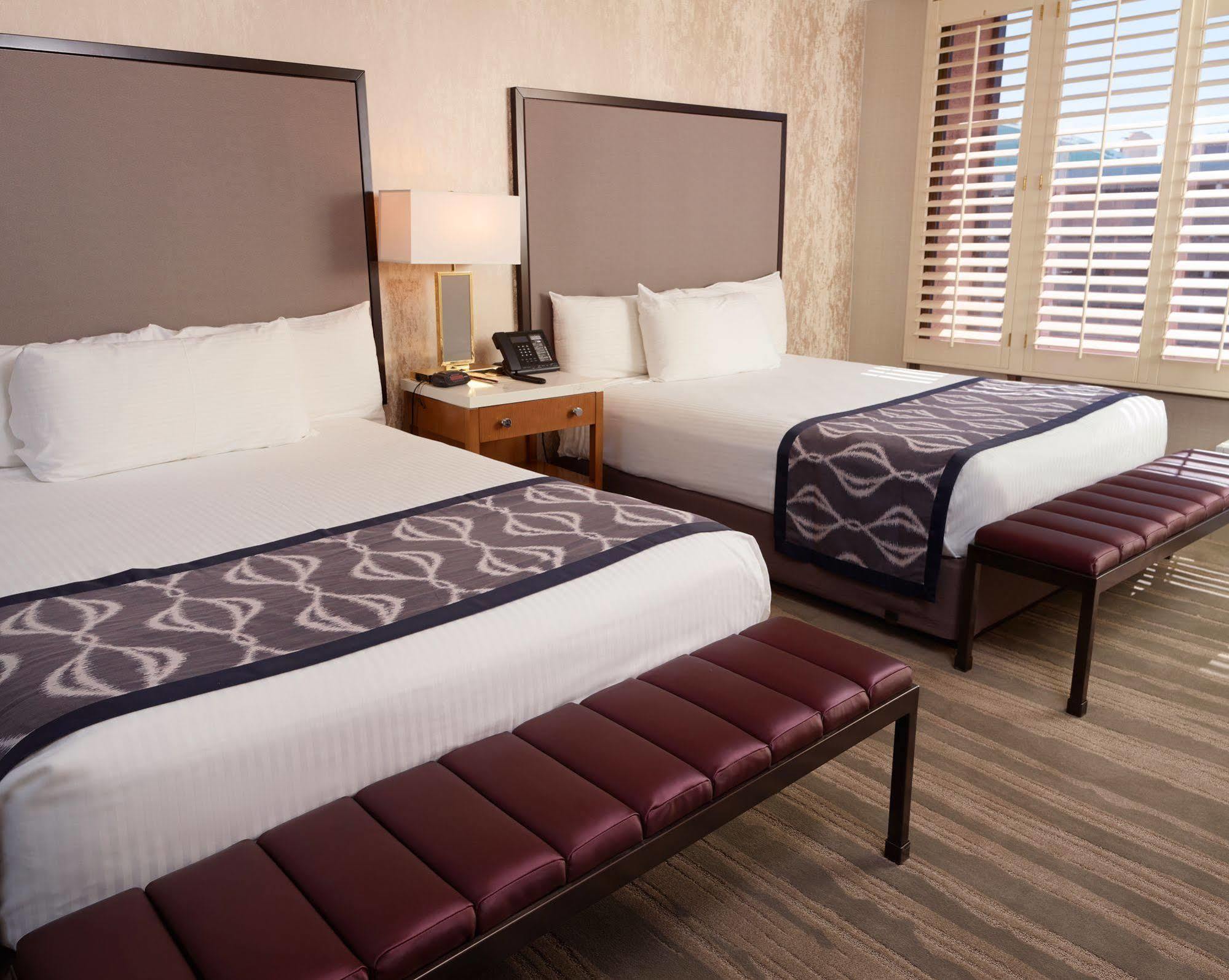 California Y Casino Hotel 3*