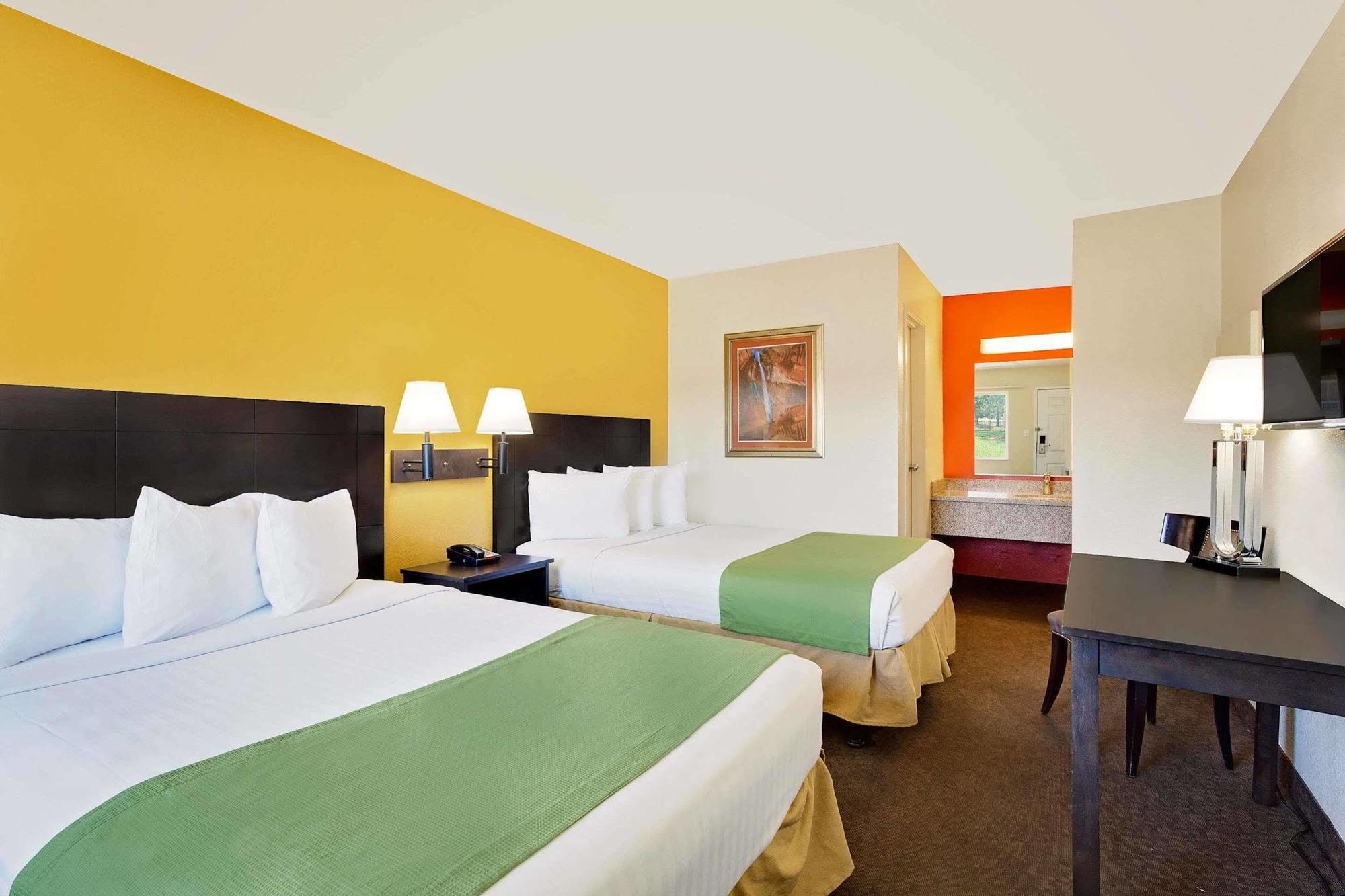 Howard Johnson By Wyndham Vegas Near The Strip Motel Las Vegas