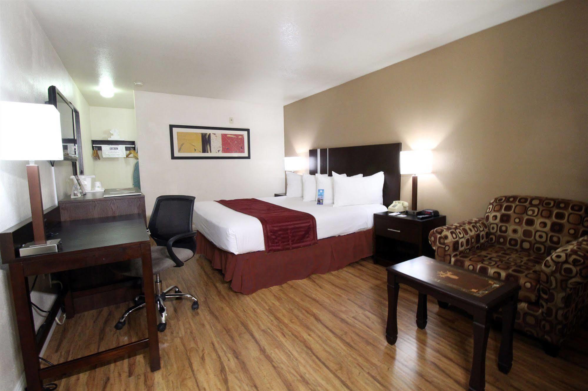 Days By Wyndham Vegas Airport Near The Strip 2*