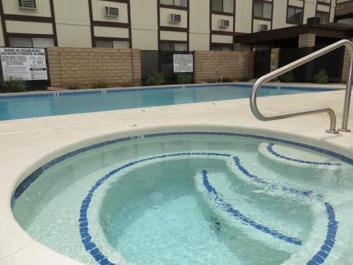 Longhorn Boulder Highway Hotel 2*