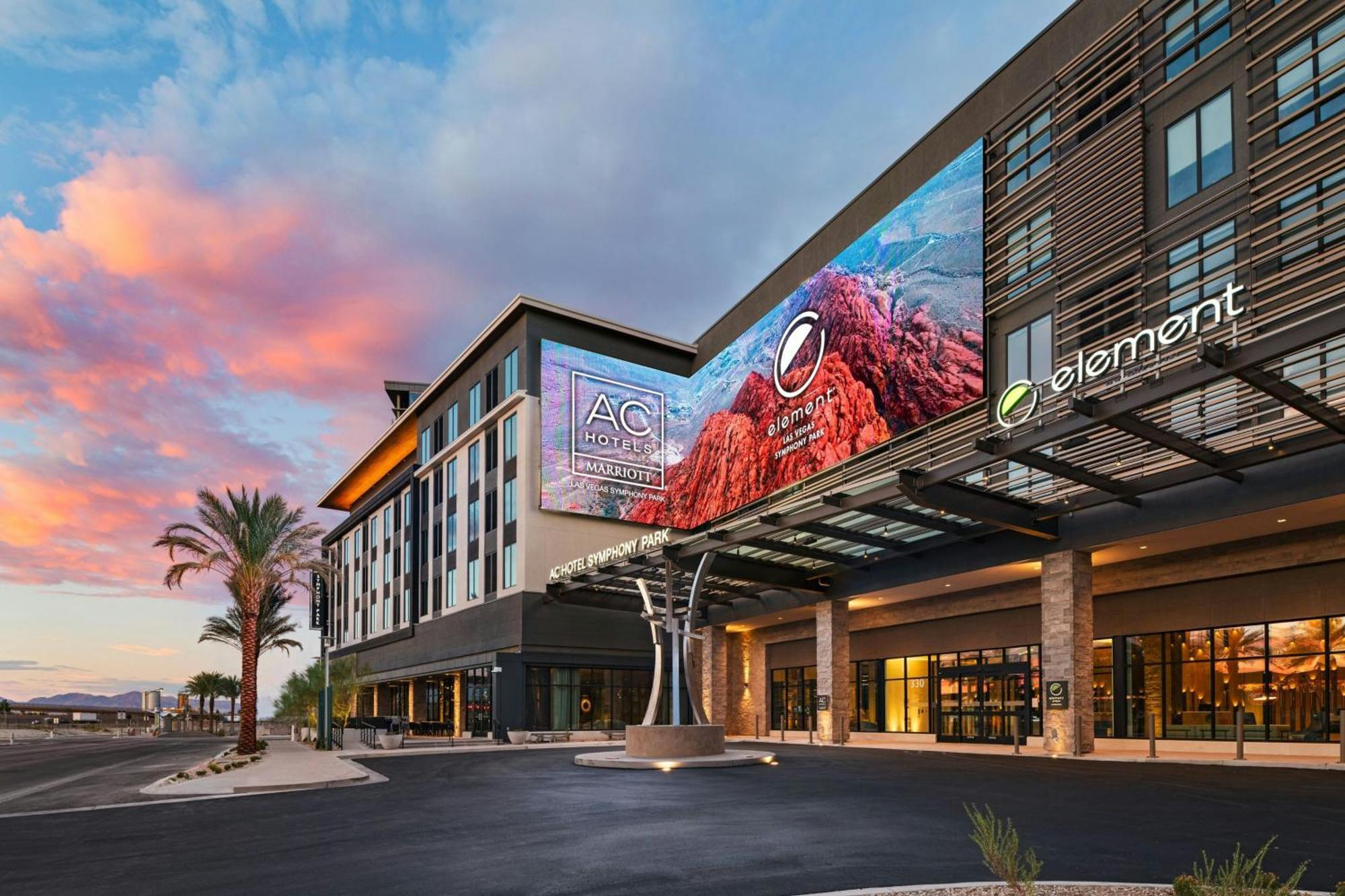 Best Hotels in Downtown Las Vegas - Fremont Street